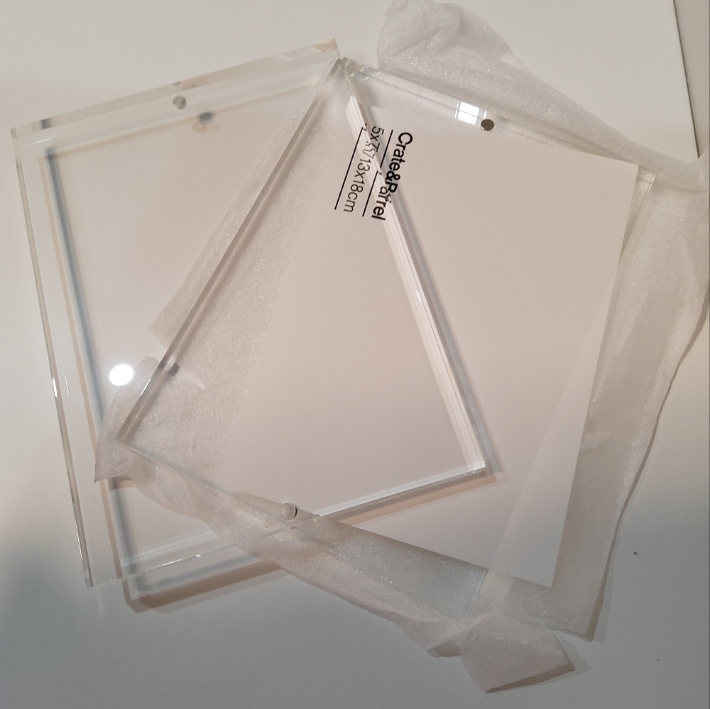 Crate & Barrel Acrylic Frame Size 5"× 7"